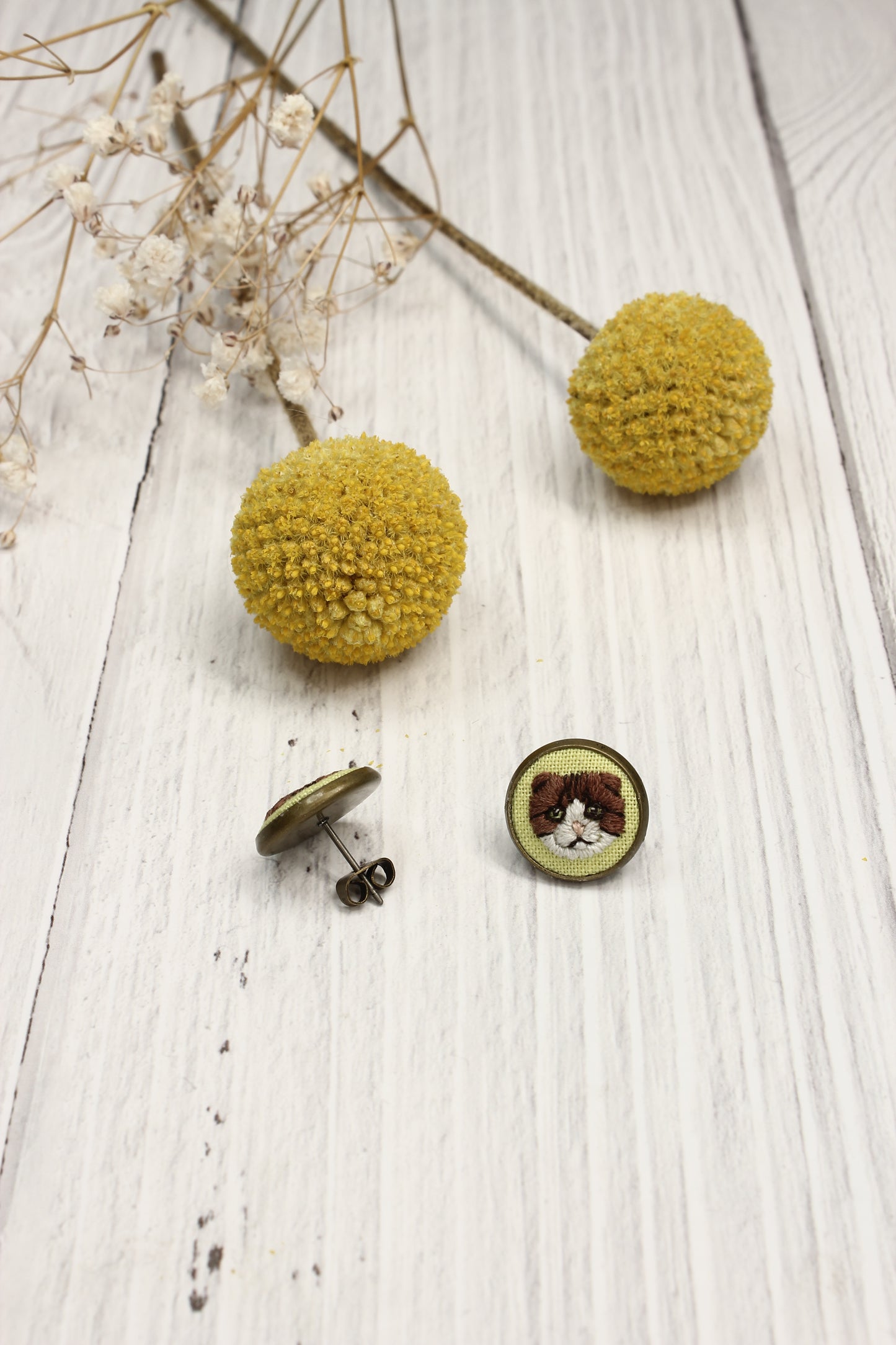 Embroidery Folded Ears Cat Studs Earrings