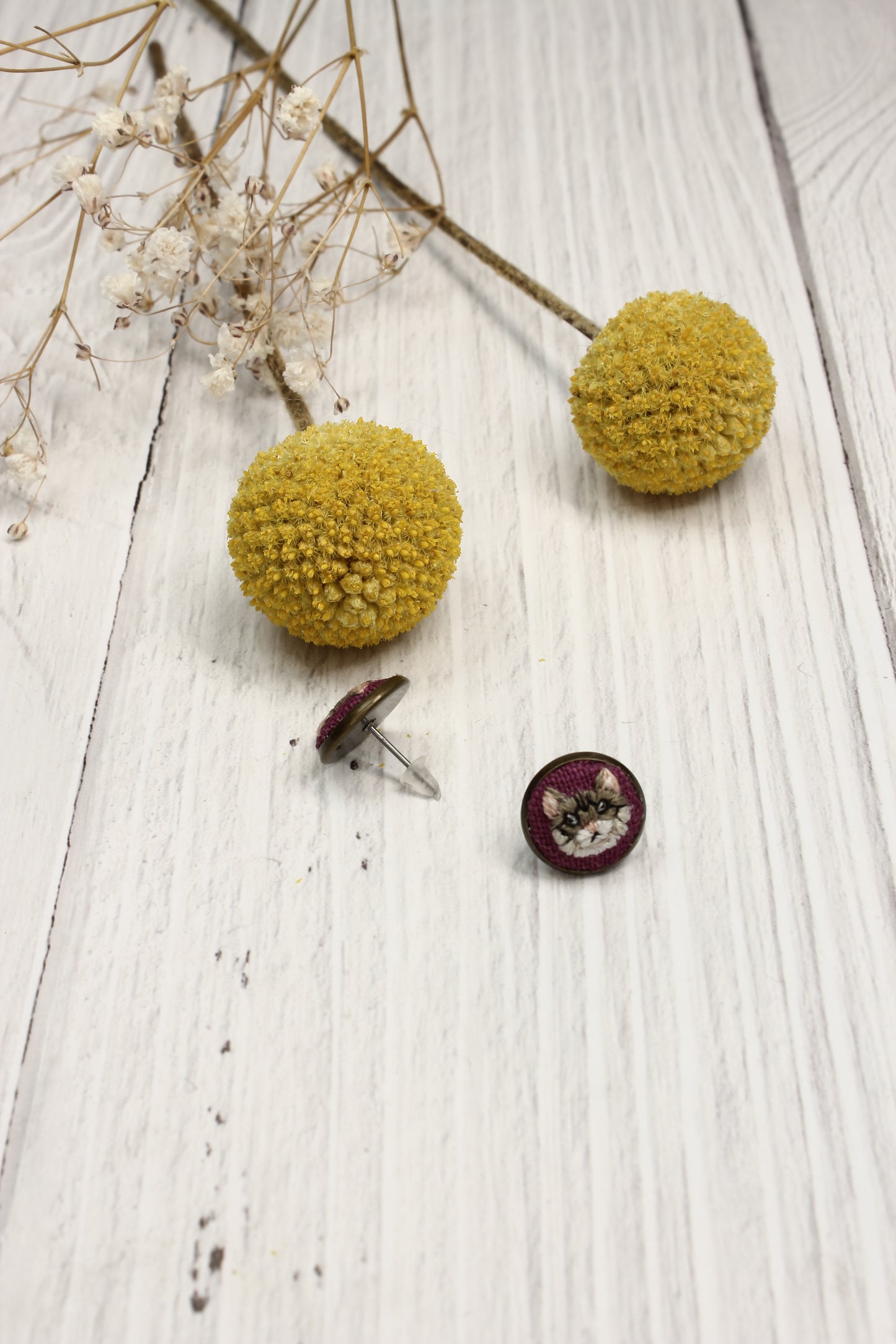 Embroidery Brown & White Cat Studs Earrings