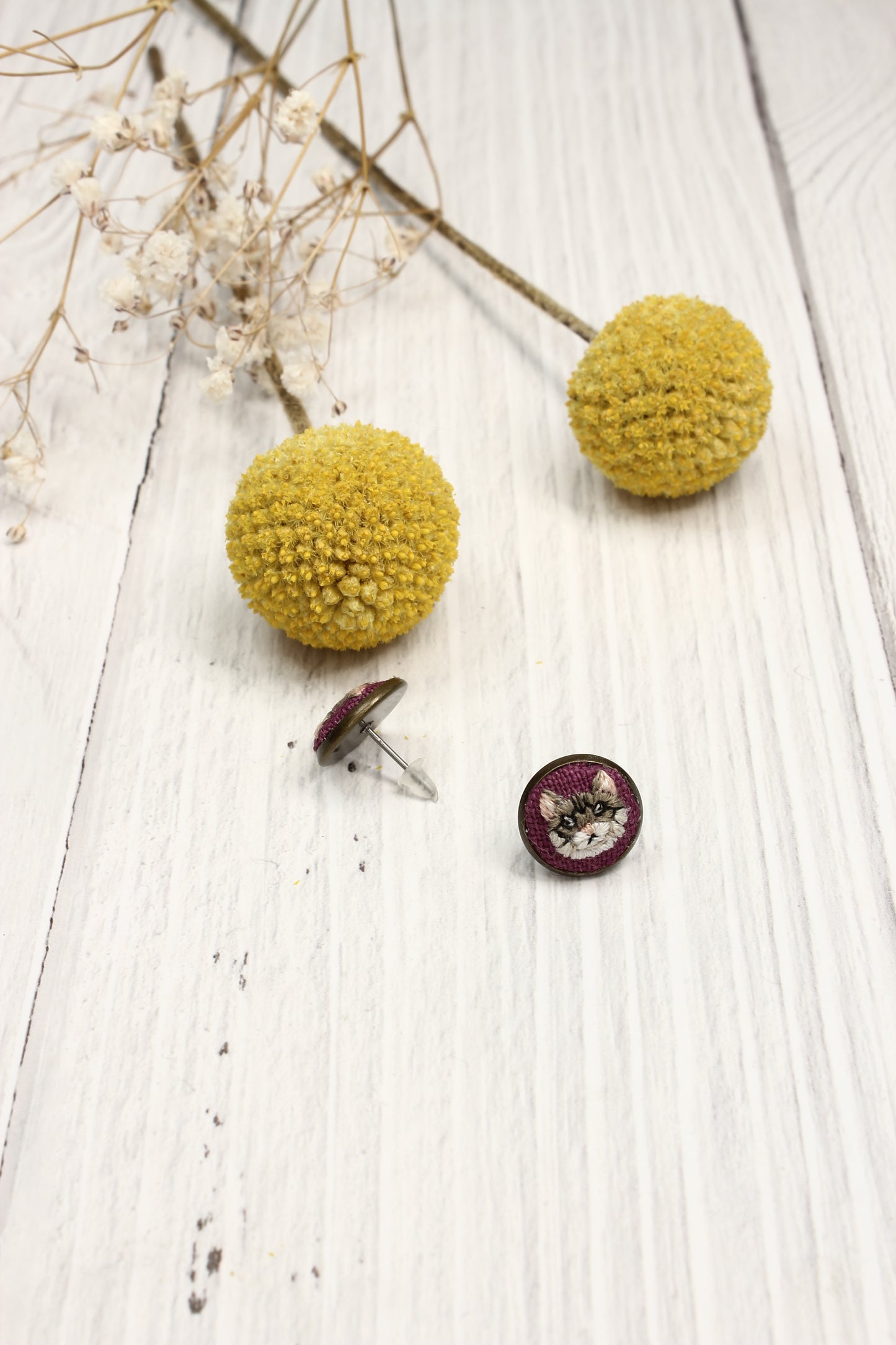 Embroidery Brown & White Cat Studs Earrings