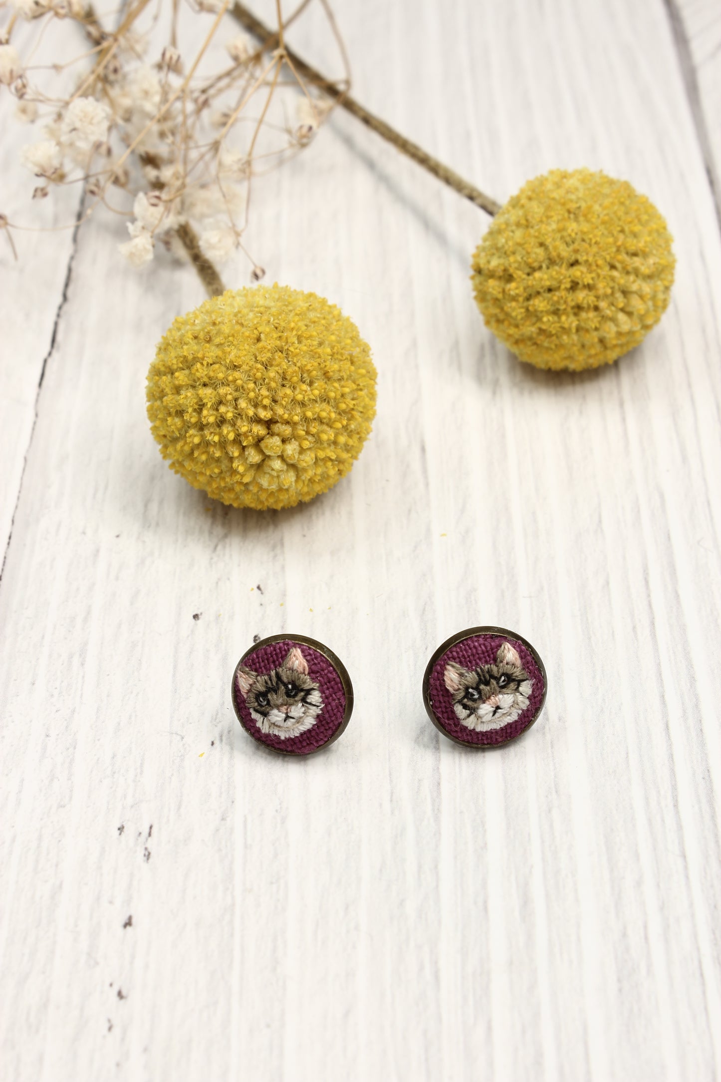 Embroidery Brown & White Cat Studs Earrings