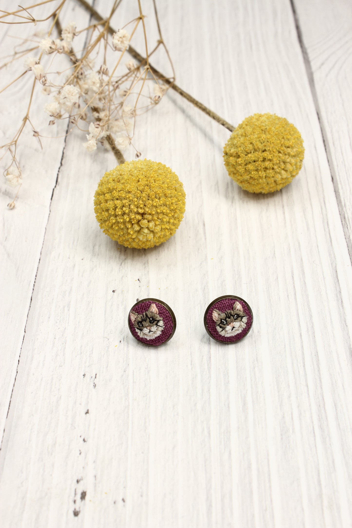Embroidery Brown & White Cat Studs Earrings