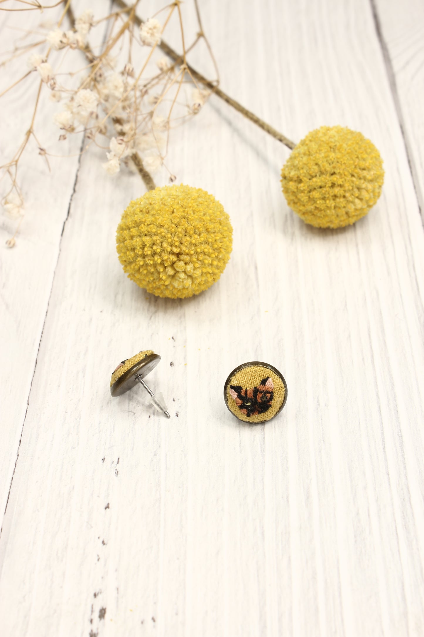 Embroidery Tiger Cat Studs #31