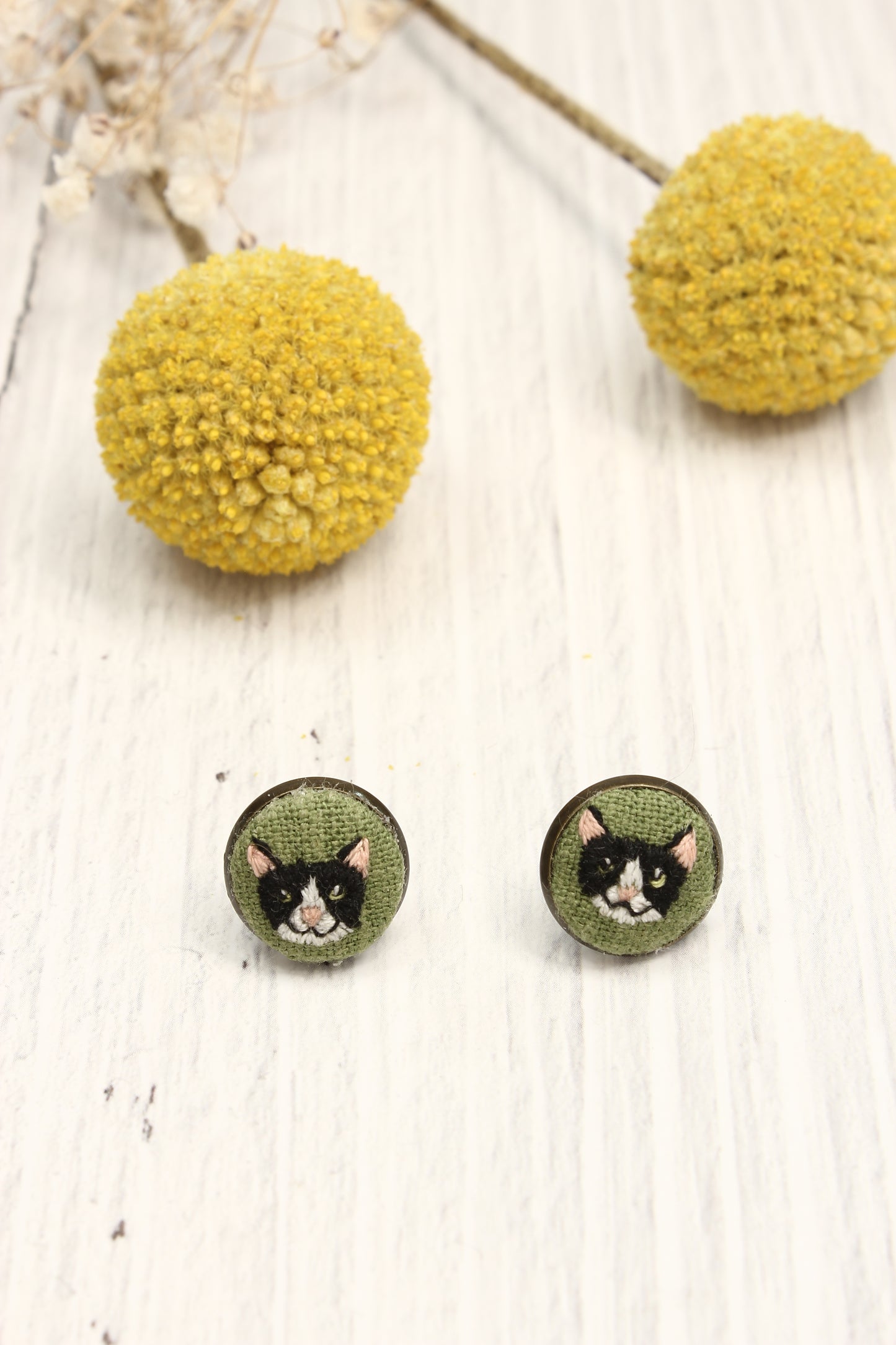 Embroidery Black & White Cat Studs Earrings #48