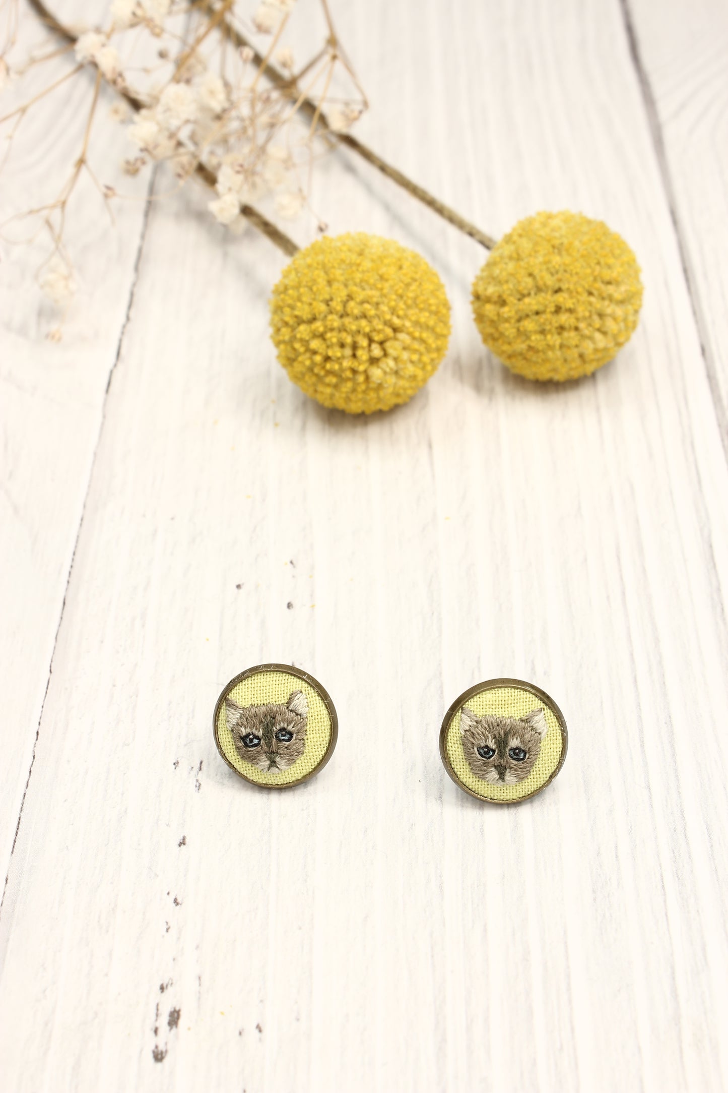 Embroidery Tabby Cat Studs Earrings