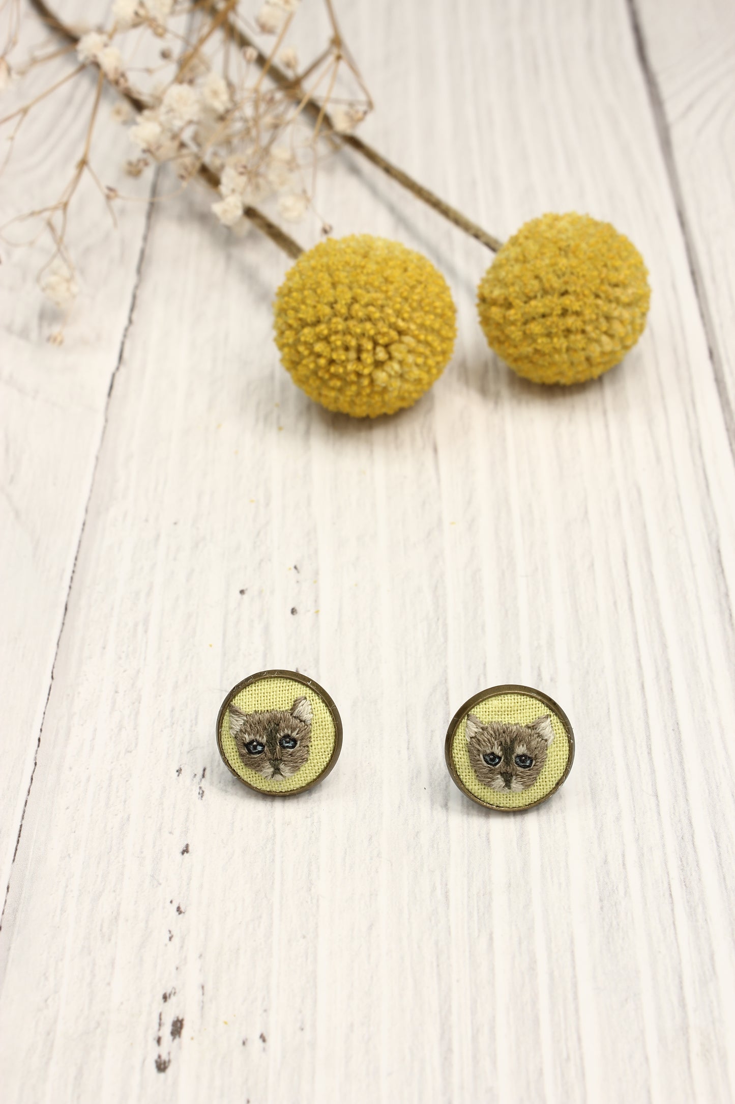 Embroidery Tabby Cat Studs Earrings