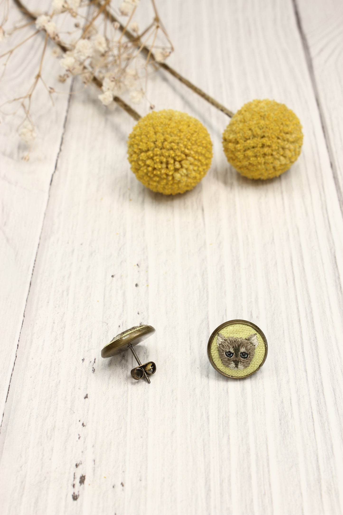 Embroidery Tabby Cat Studs Earrings