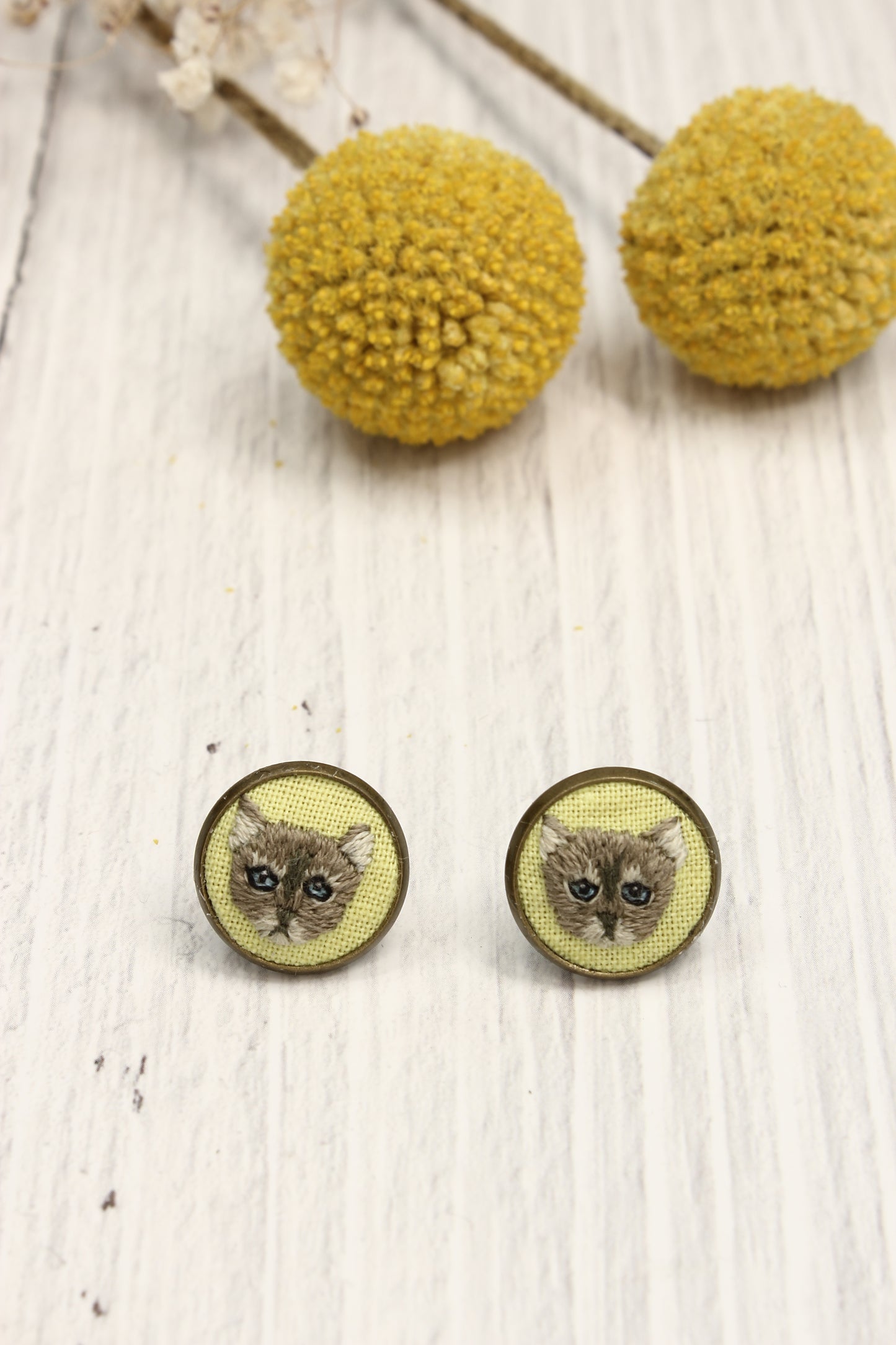 Embroidery Tabby Cat Studs Earrings