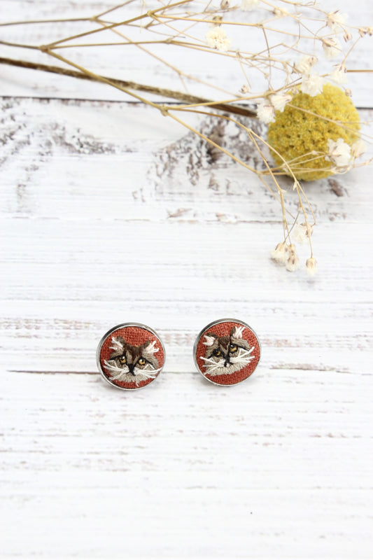 Embroidery Studs Maine Coon Cat #41A