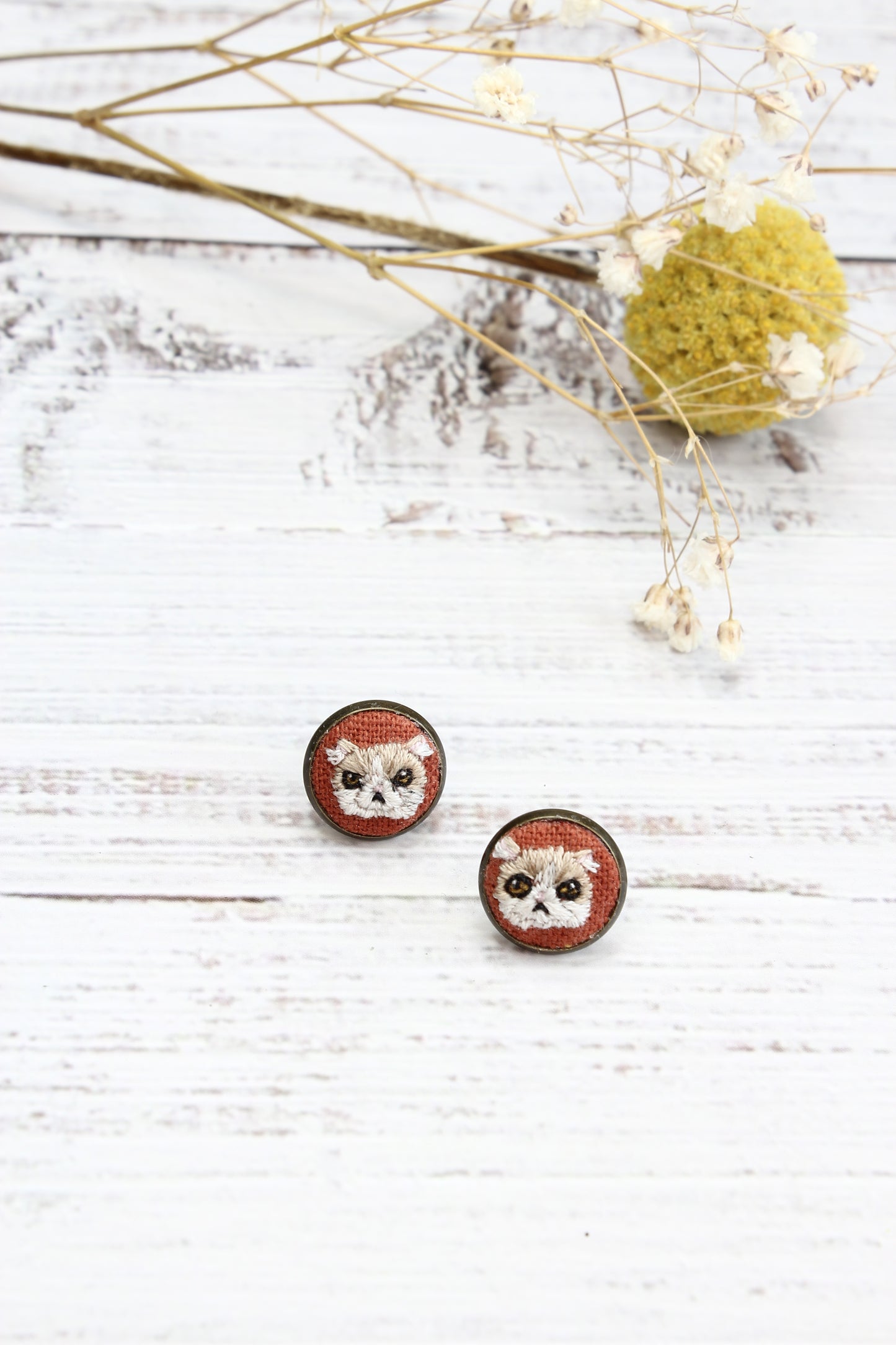 Embroidery Persian Cat Studs #47A