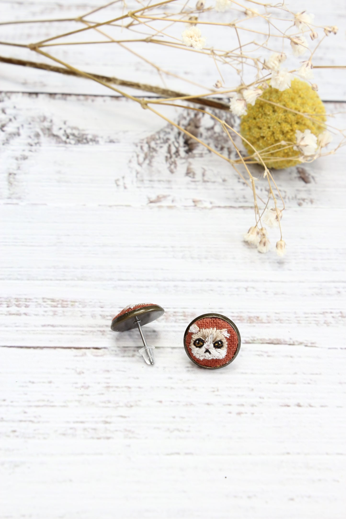 Embroidery Persian Cat Studs #47A