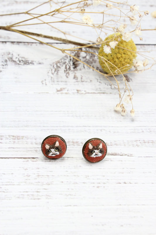 Embroidery Brown & White Cat Studs Earrings #33