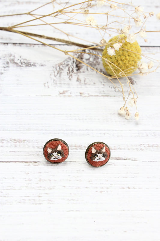 Embroidery Brown & White Cat Studs #33