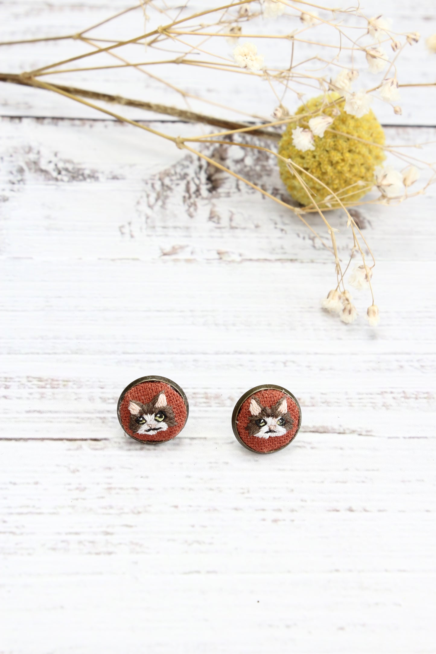 Embroidery Brown & White Cat Studs Earrings #33