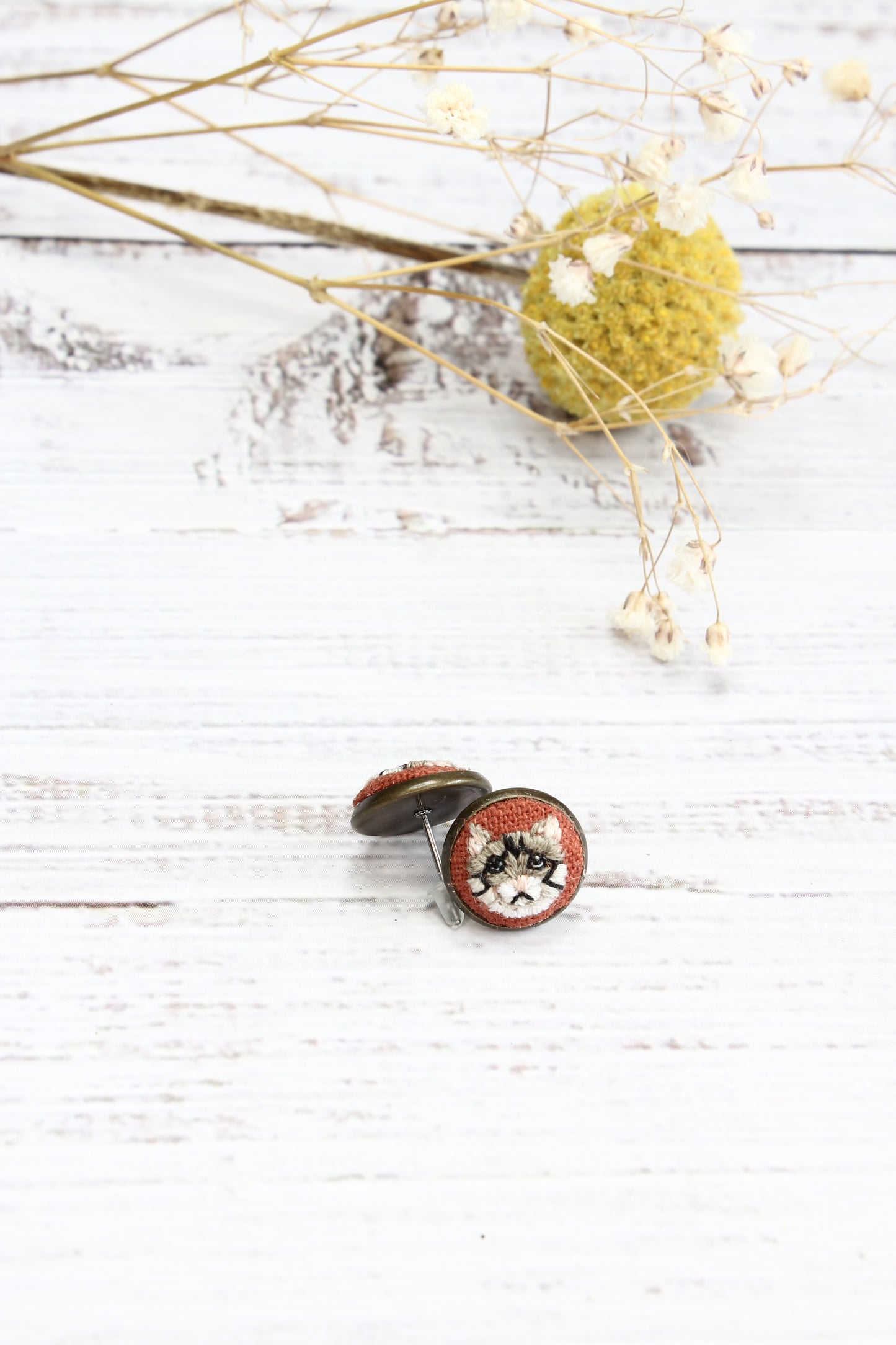 Embroidery Brown & White Cat Studs #46A