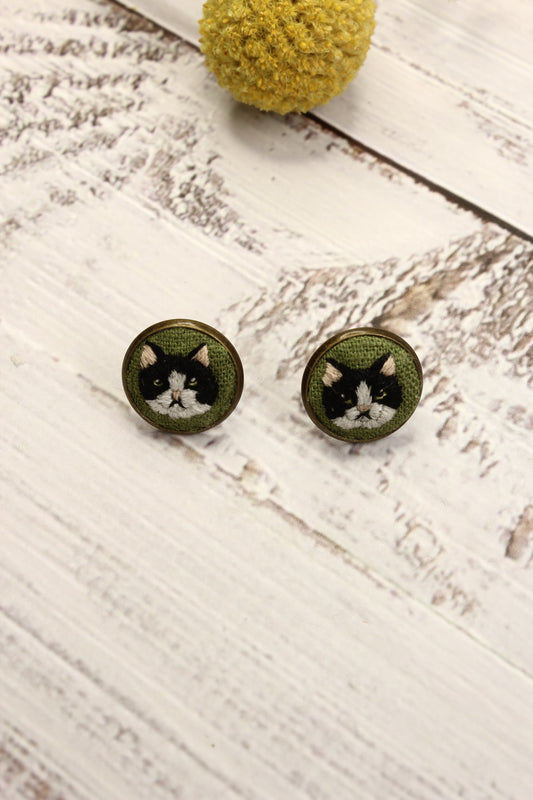 Embroidery Black & White Cat Studs #48