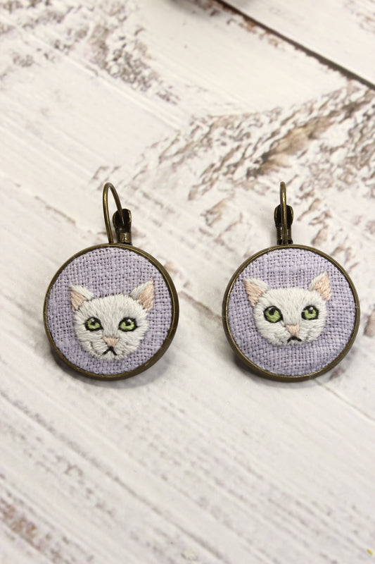 Embroidery White Cat Earrings #23A