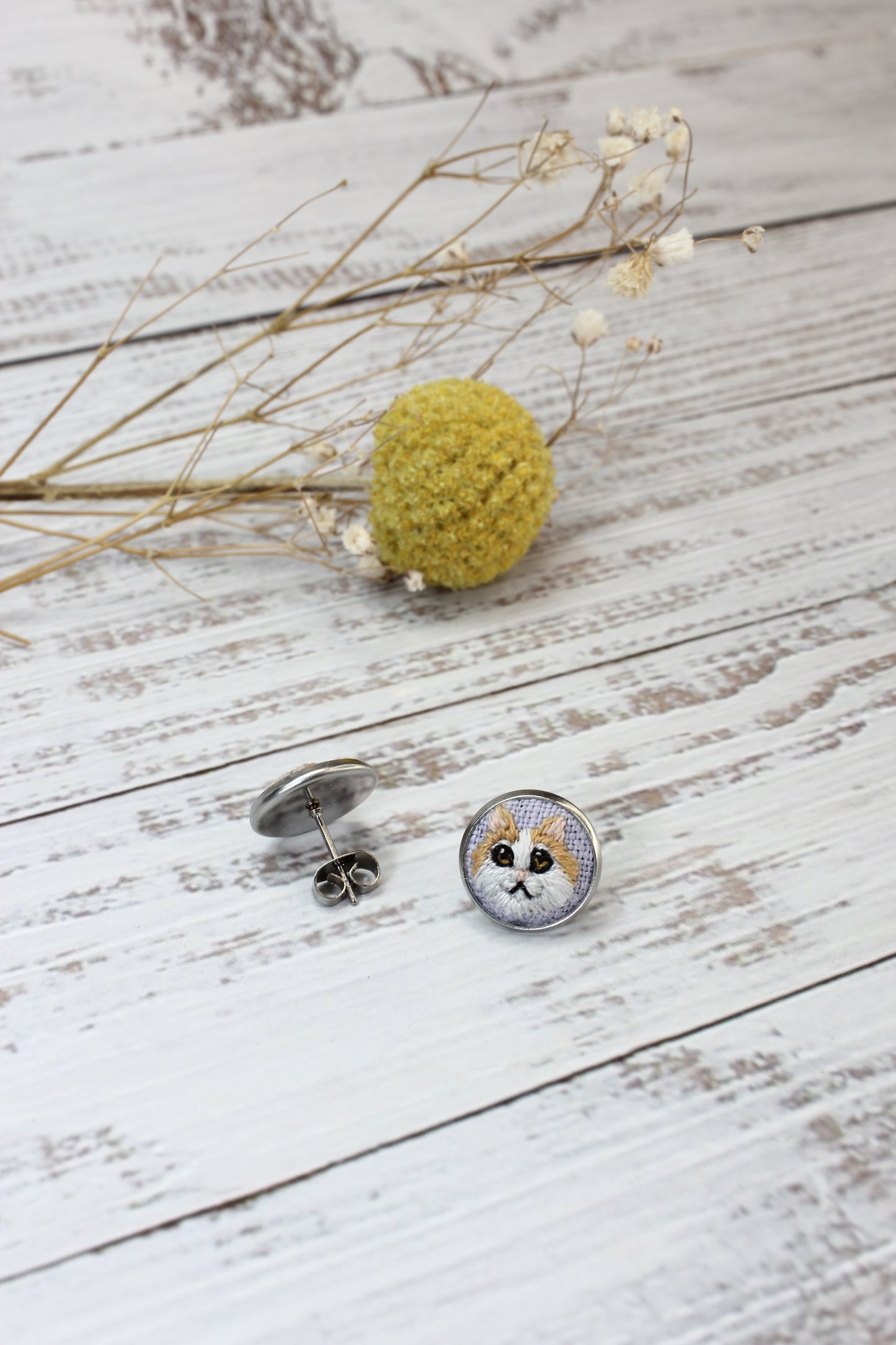 Embroidery Norwegian Forest Cat Studs #42A