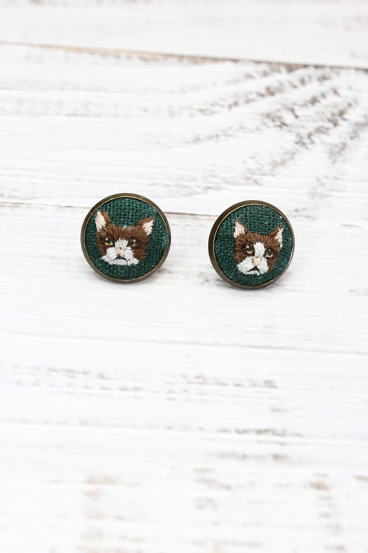 Embroidery Brown & White Cat Studs #25