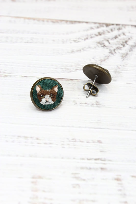 Embroidery Brown & White Cat Studs #25