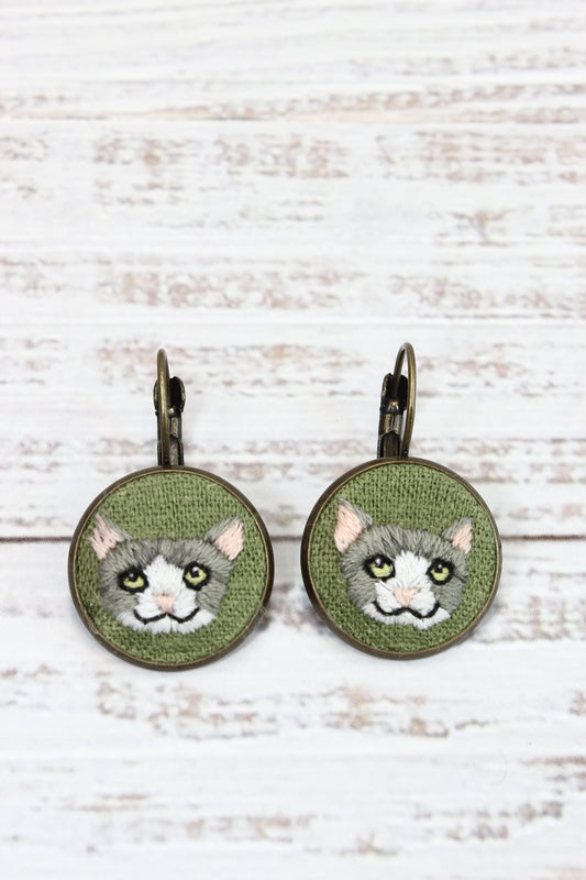 Embroidery White & Gray Cat Earrings #28A