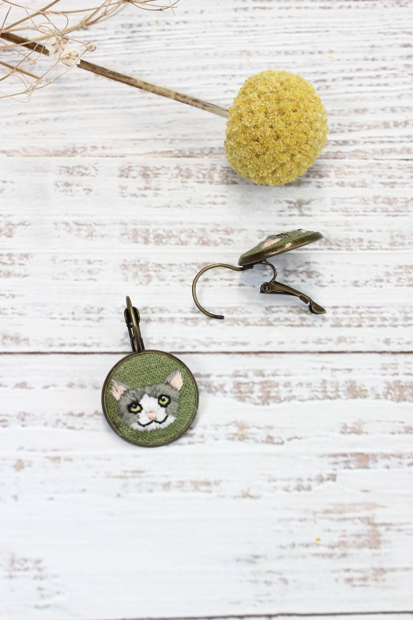 Embroidery White & Gray Cat Earrings #28A