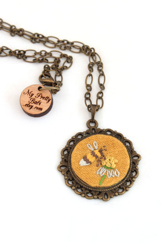 Embroidery Bee & Chamomile Flower Necklace