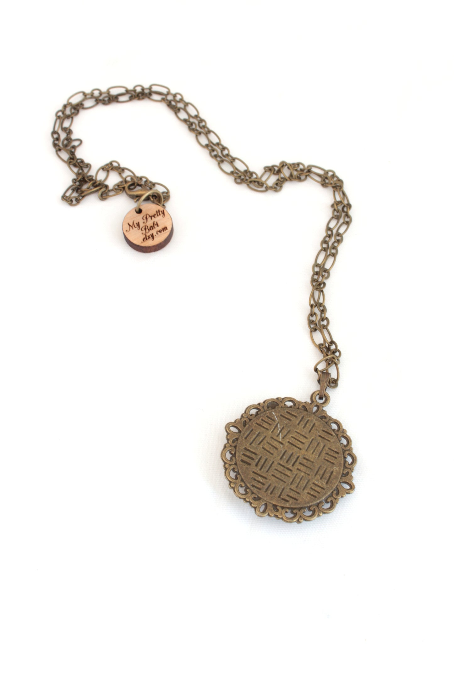 Embroidery Bee & Chamomile Flower Necklace
