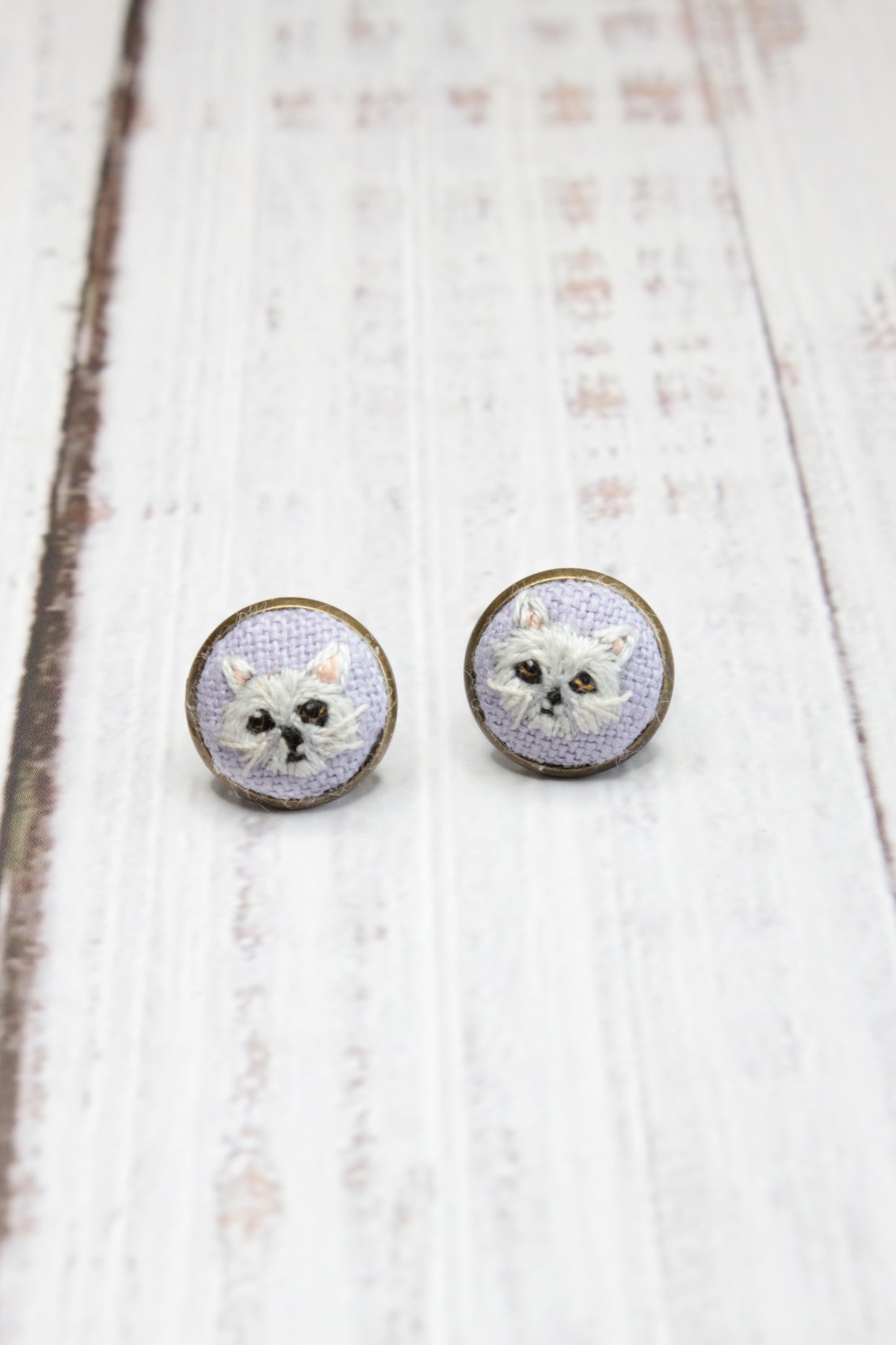Embroidery White Cat Studs #37