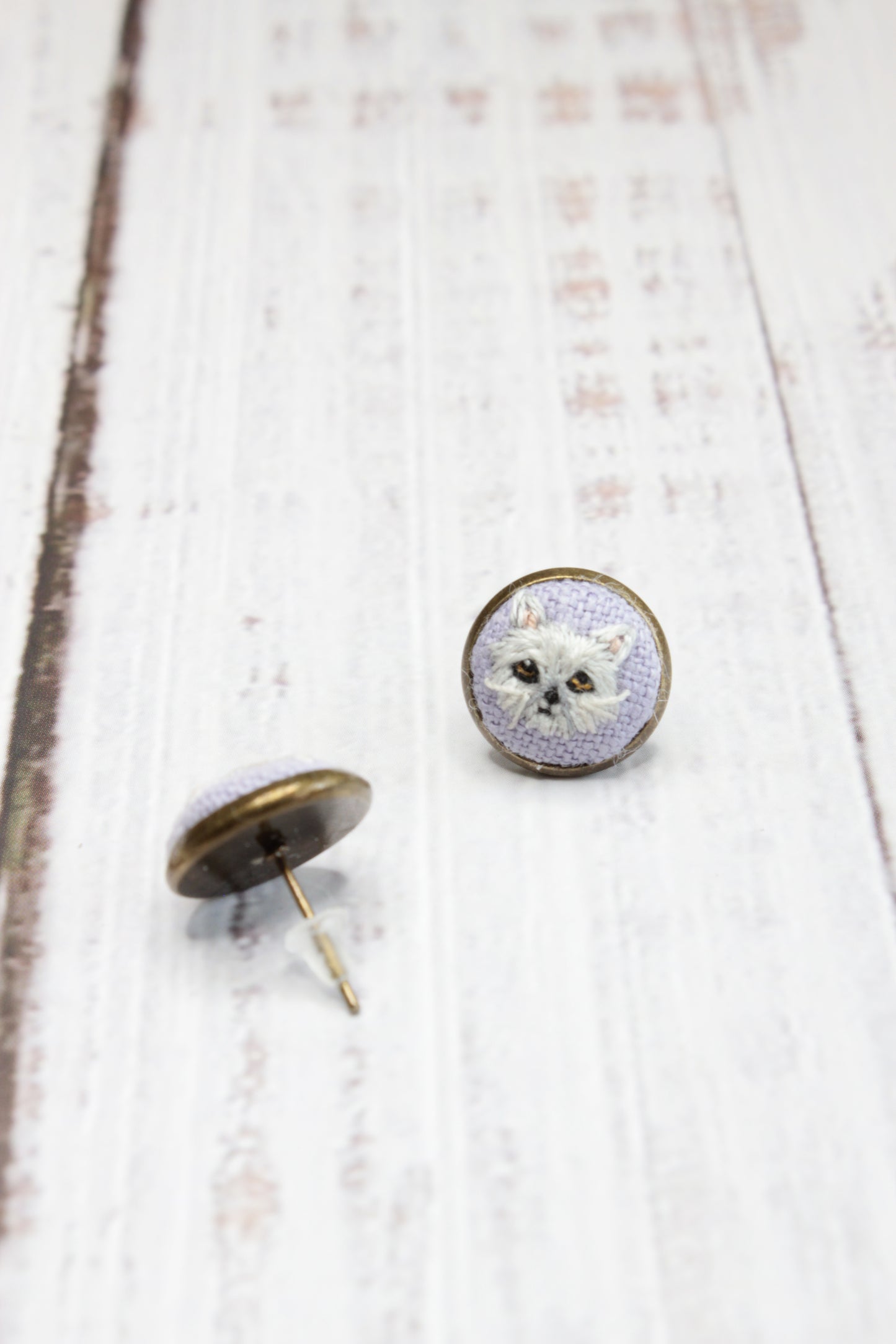 Embroidery White Cat Studs #37