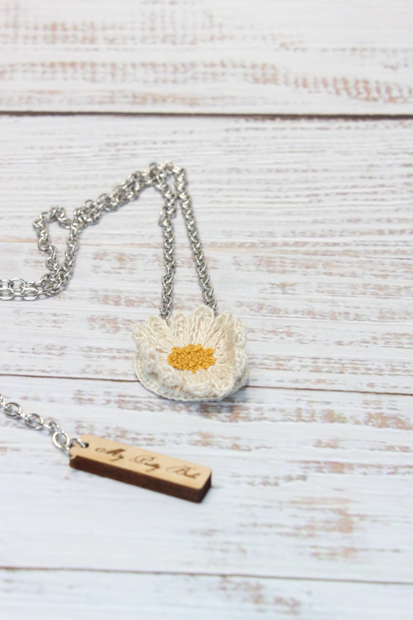 Crochet Daisy Necklace | NEW