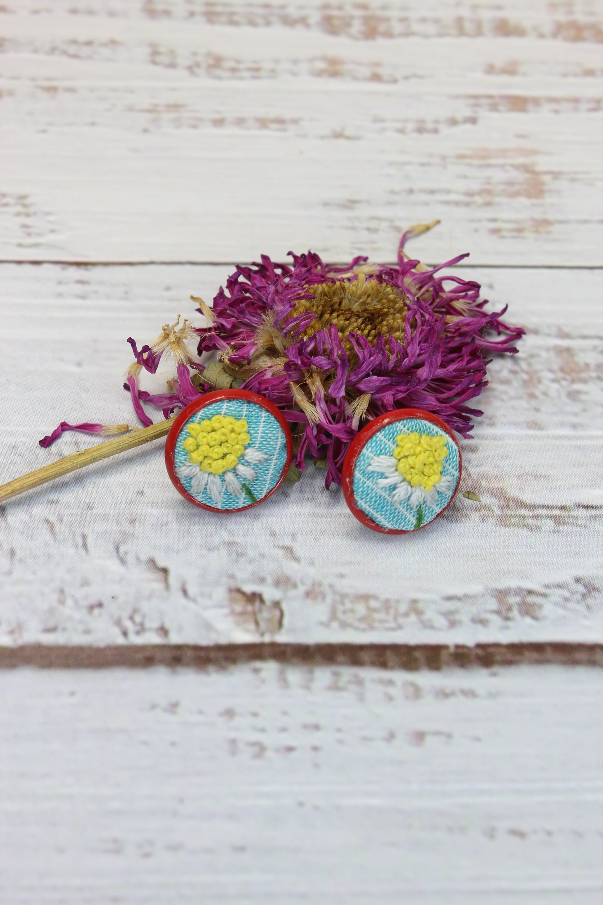 Embroidery Daisy Red Studs