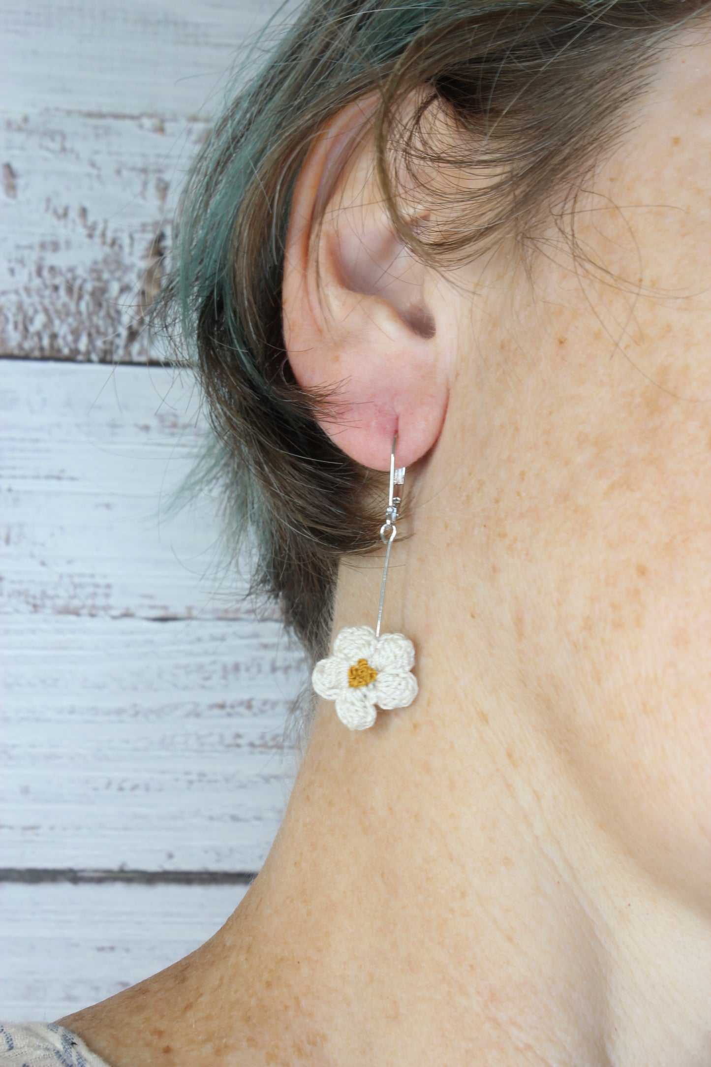 Crochet Off White Daisy Dangling Wire Earrings