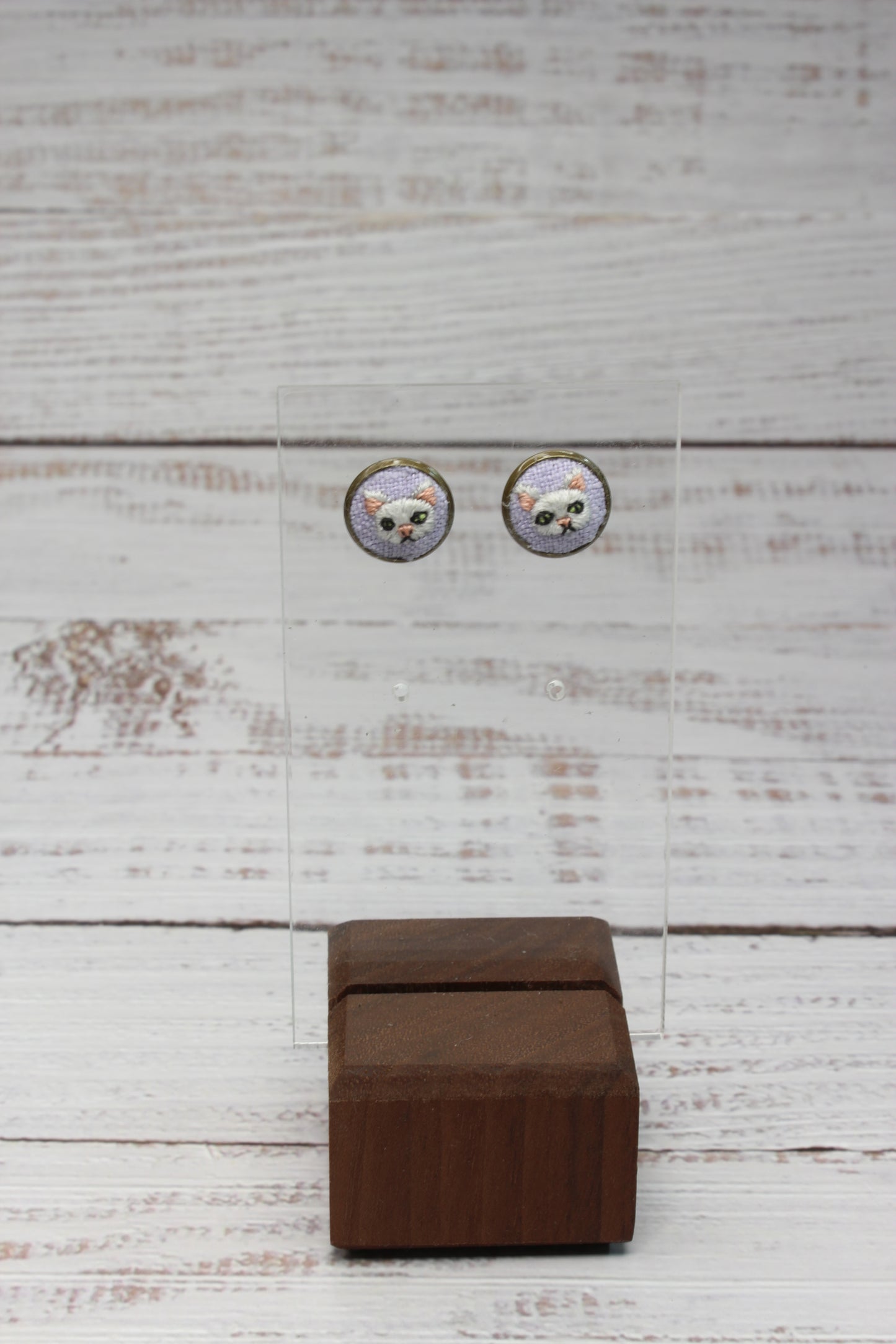 Embroidery White Cat Studs Earrings