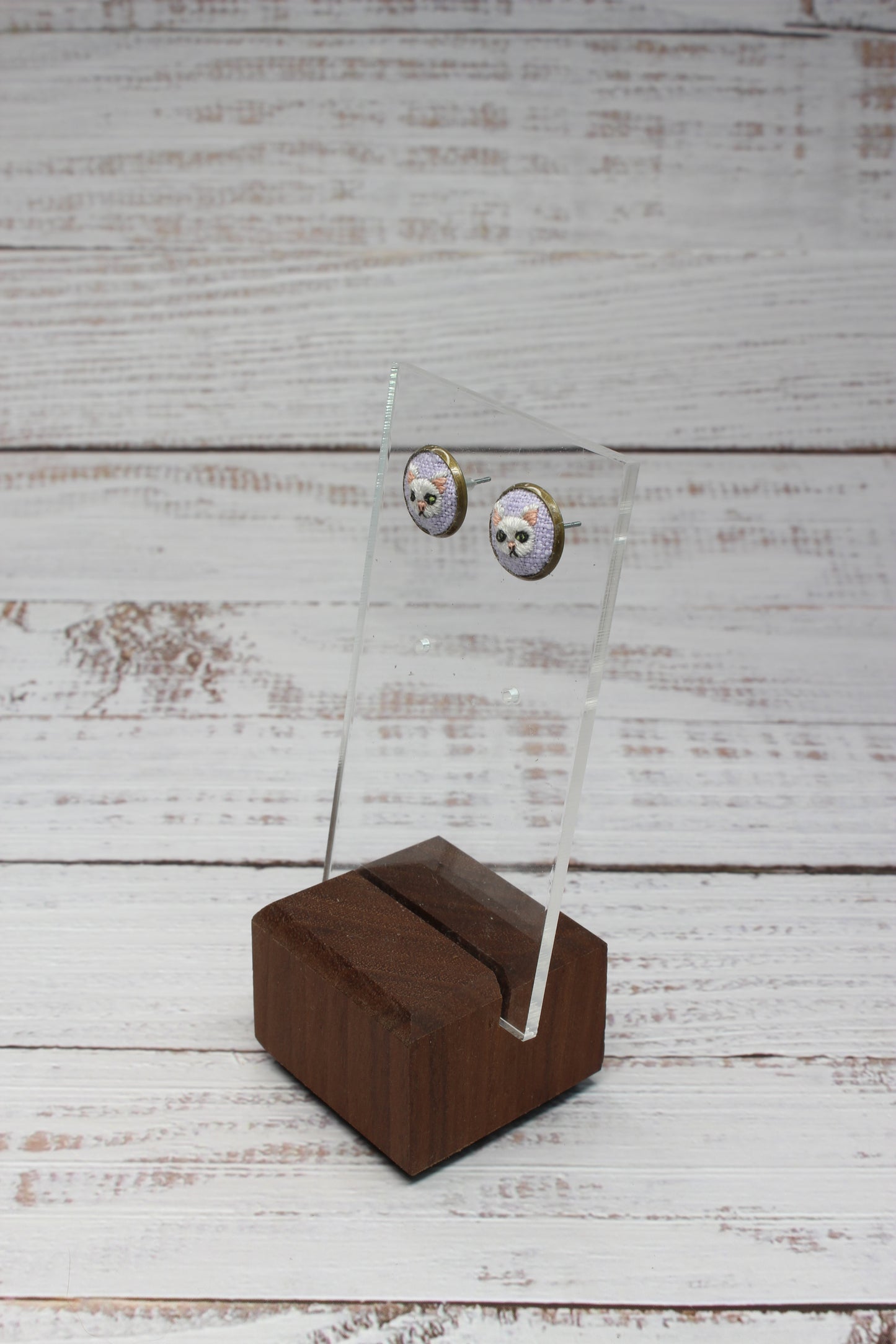 Embroidery White Cat Studs Earrings