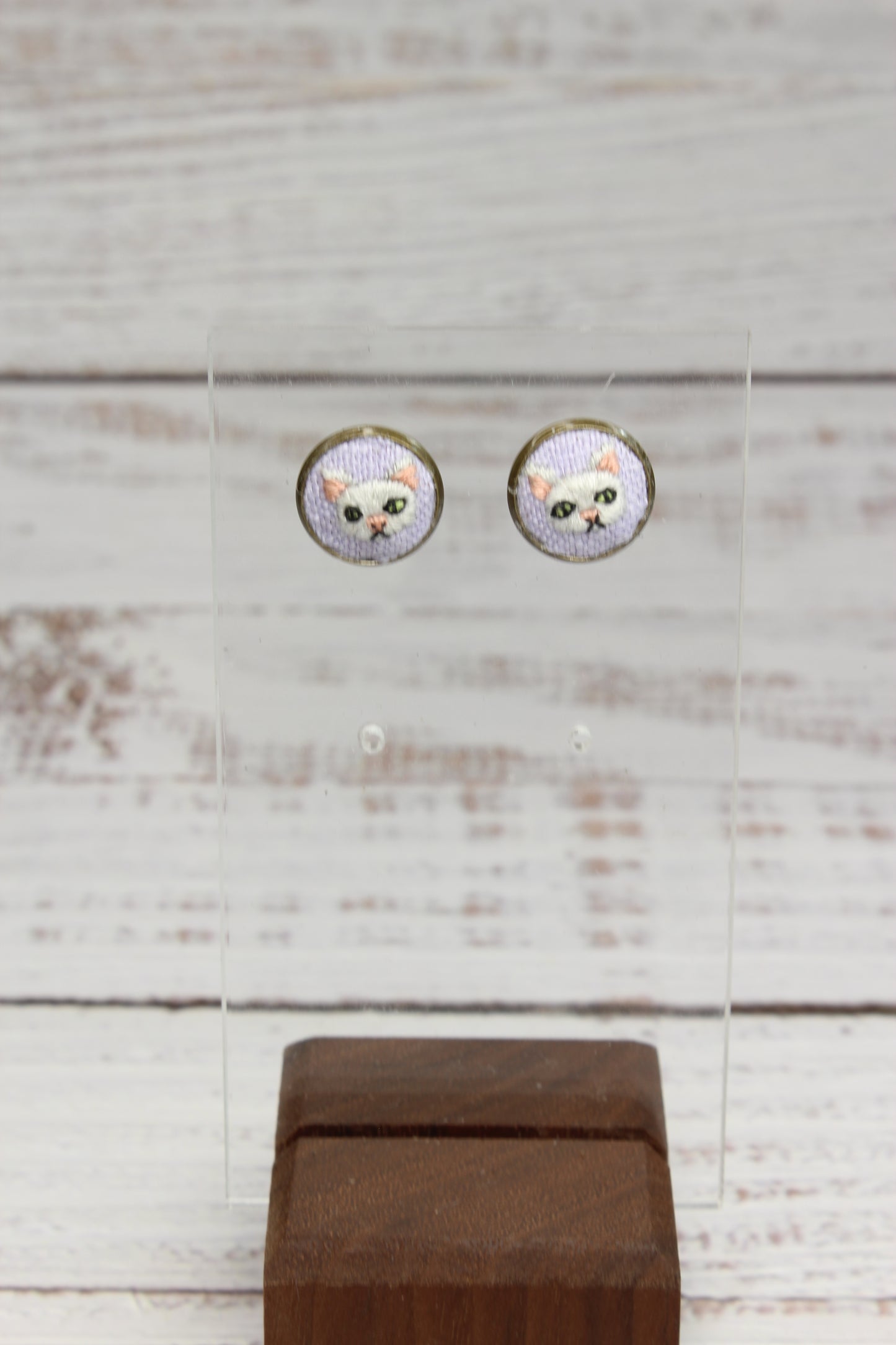 Embroidery White Cat Studs Earrings