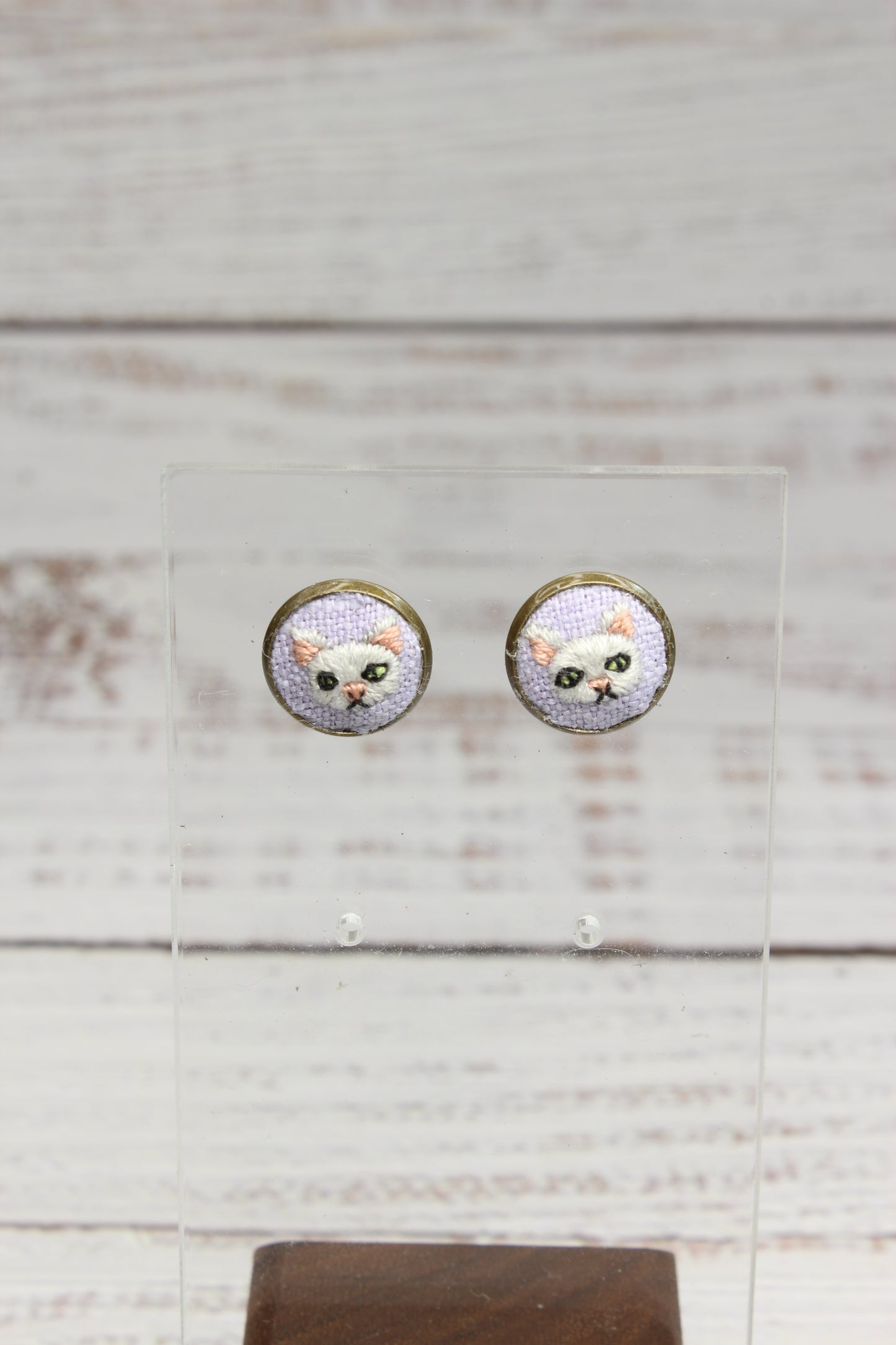 Embroidery White Cat Studs Earrings