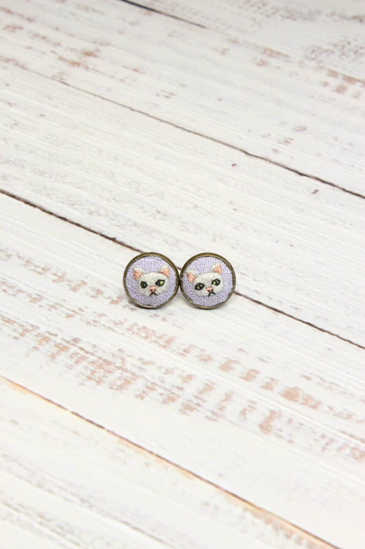 Embroidery White Cat Studs #23