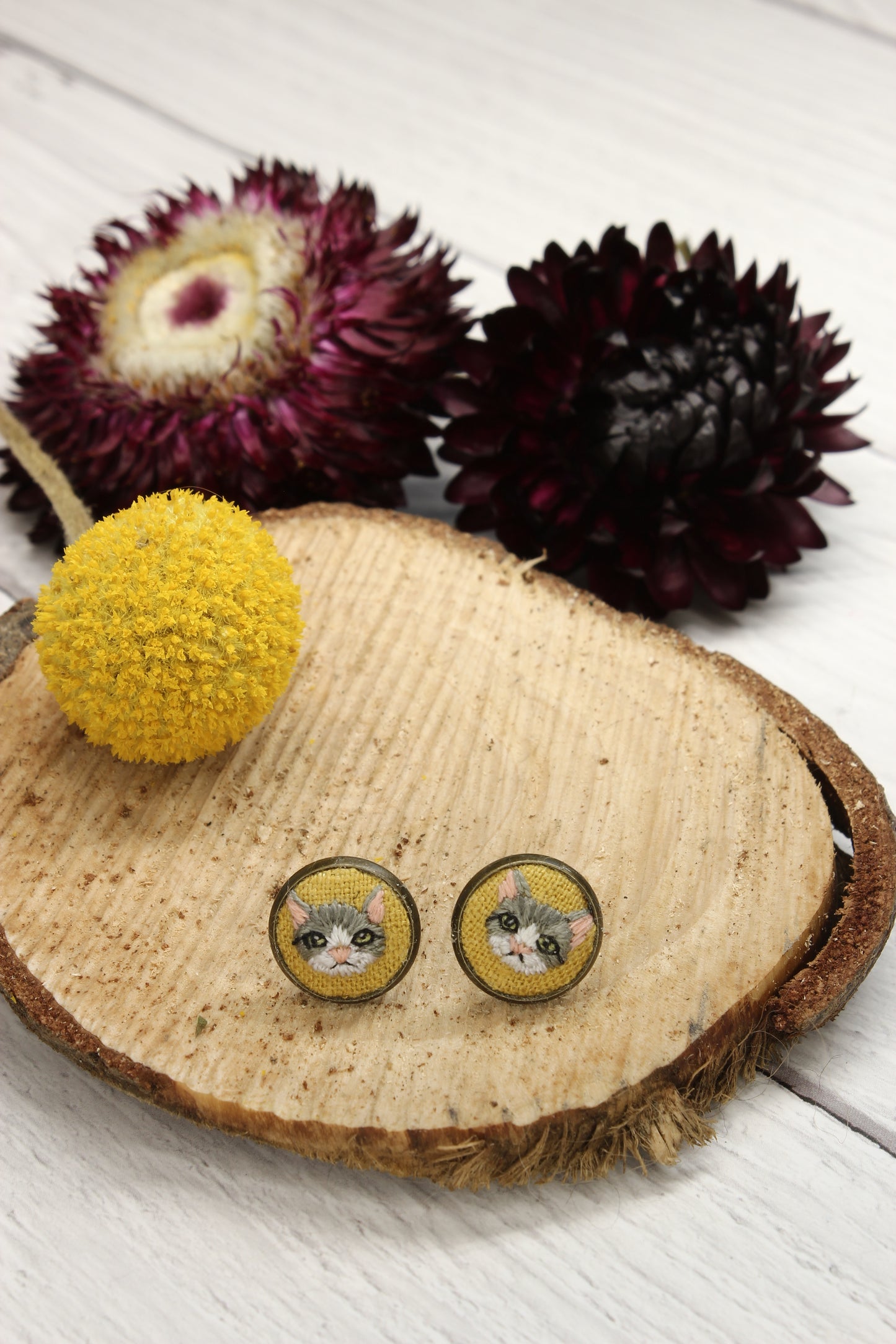 Embroidery Gray & White Cat Studs Earrings