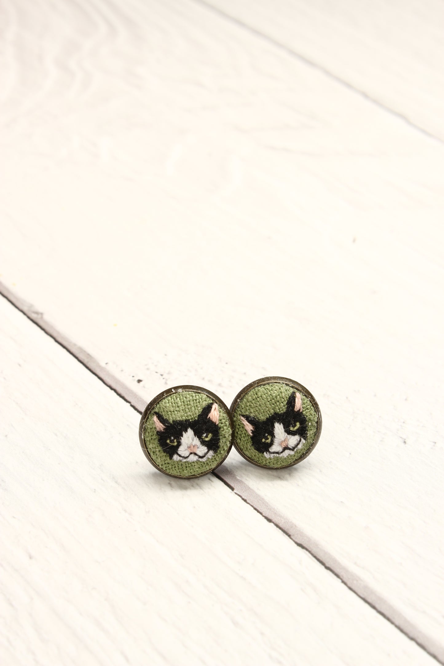 Embroidery Black & White Cat Studs Earrings #48