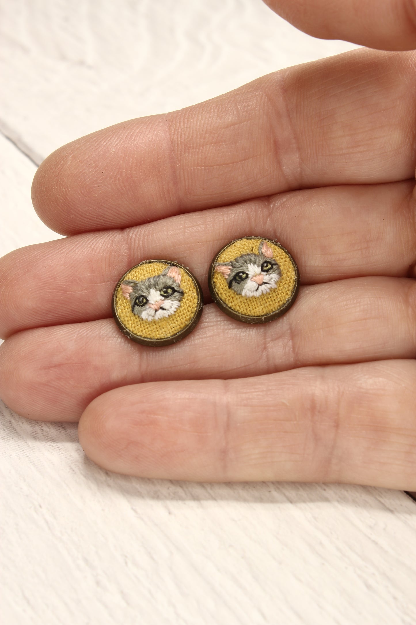 Embroidery Gray & White Cat Studs Earrings