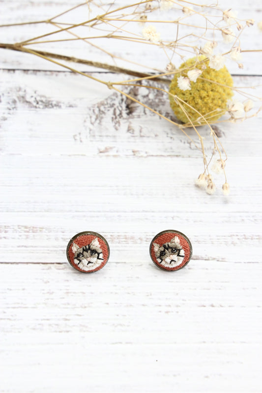Embroidery Brown & White Cat Studs Earrings #46A