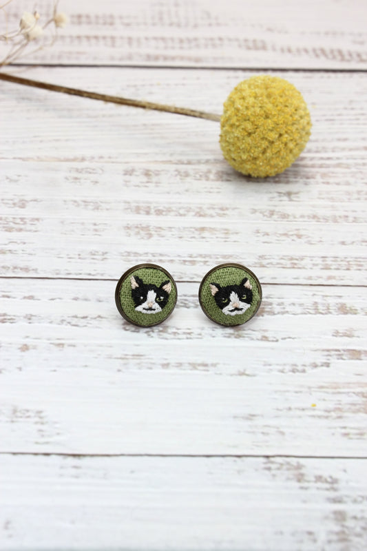 Embroidery Black & White Cat Studs #24