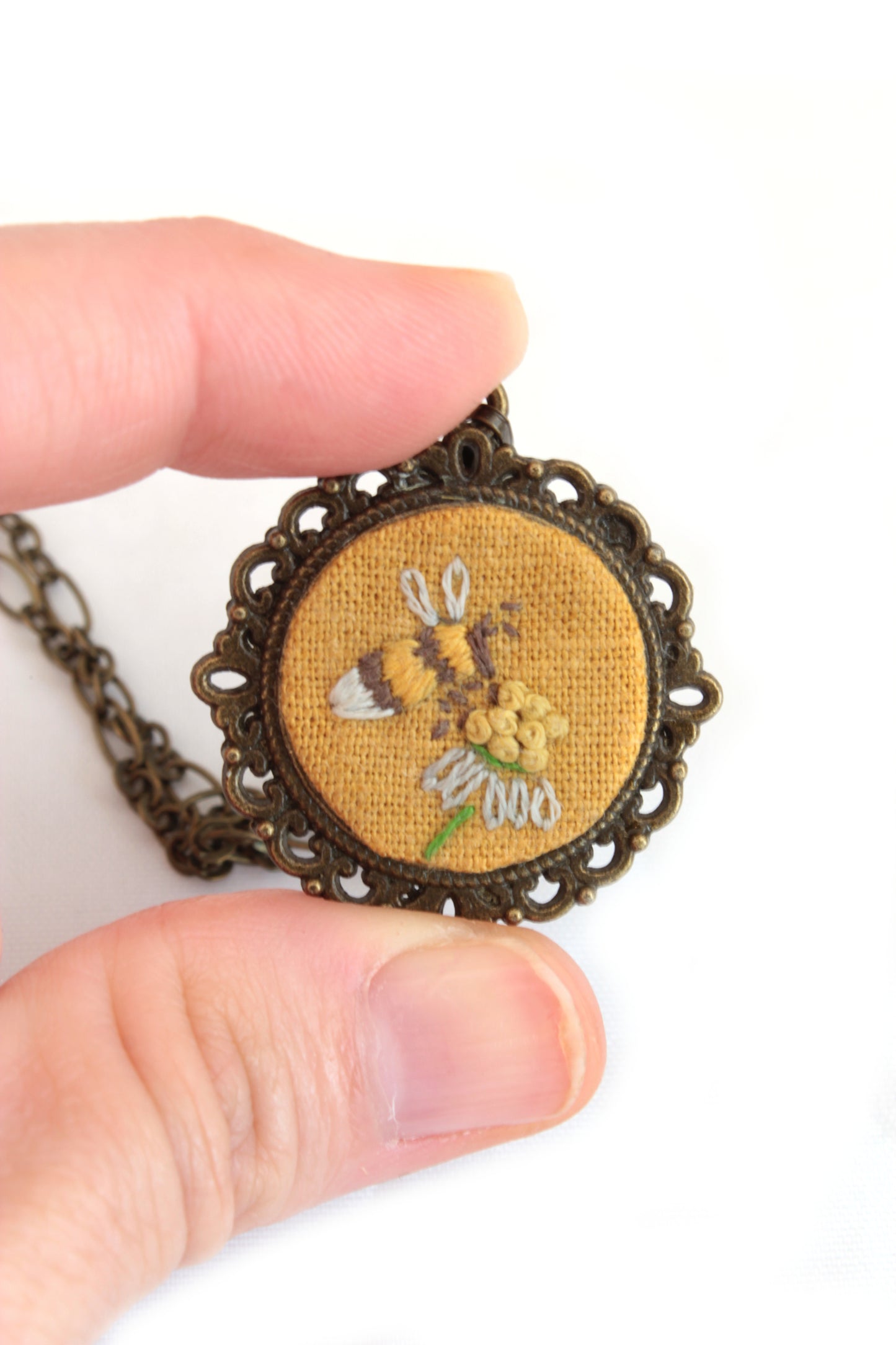 Embroidery Bee & Chamomile Flower Necklace