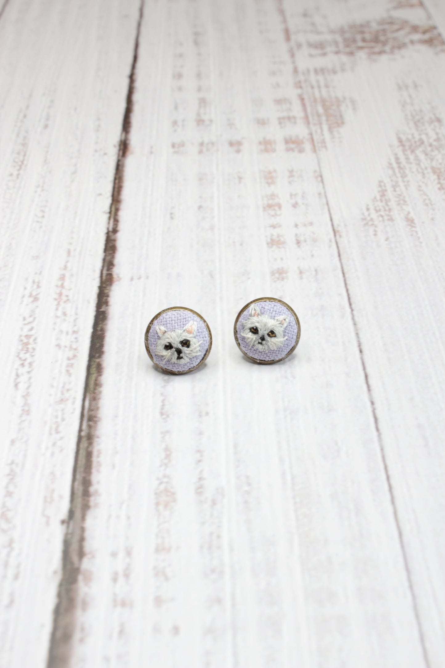Embroidery White Cat Studs #37