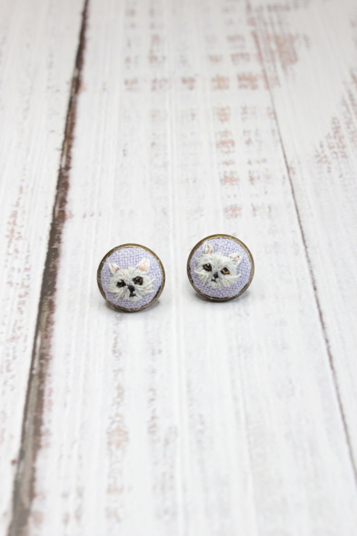 Embroidery White Cat Studs #37