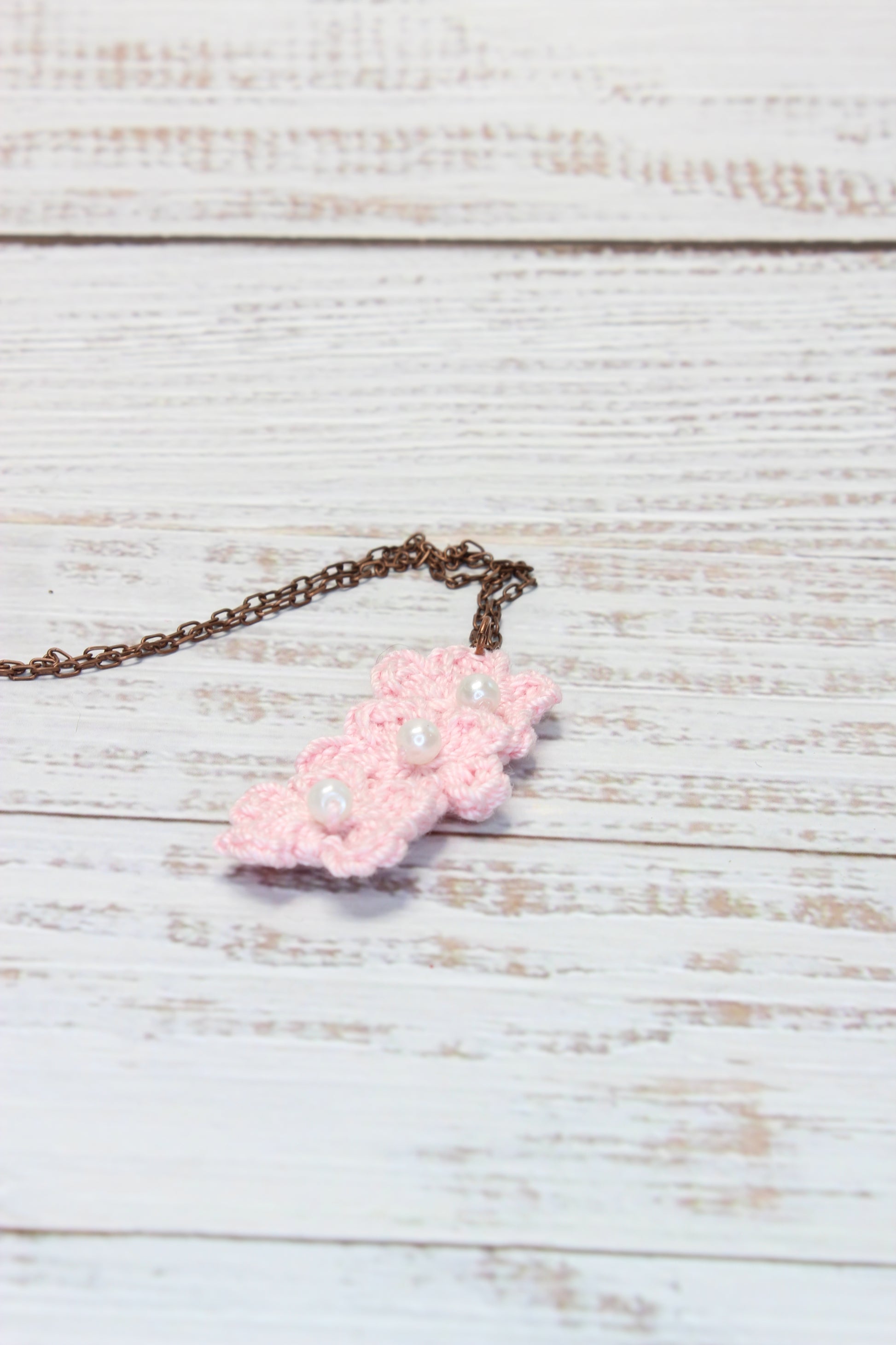 Crochet Pink Flowers Necklace