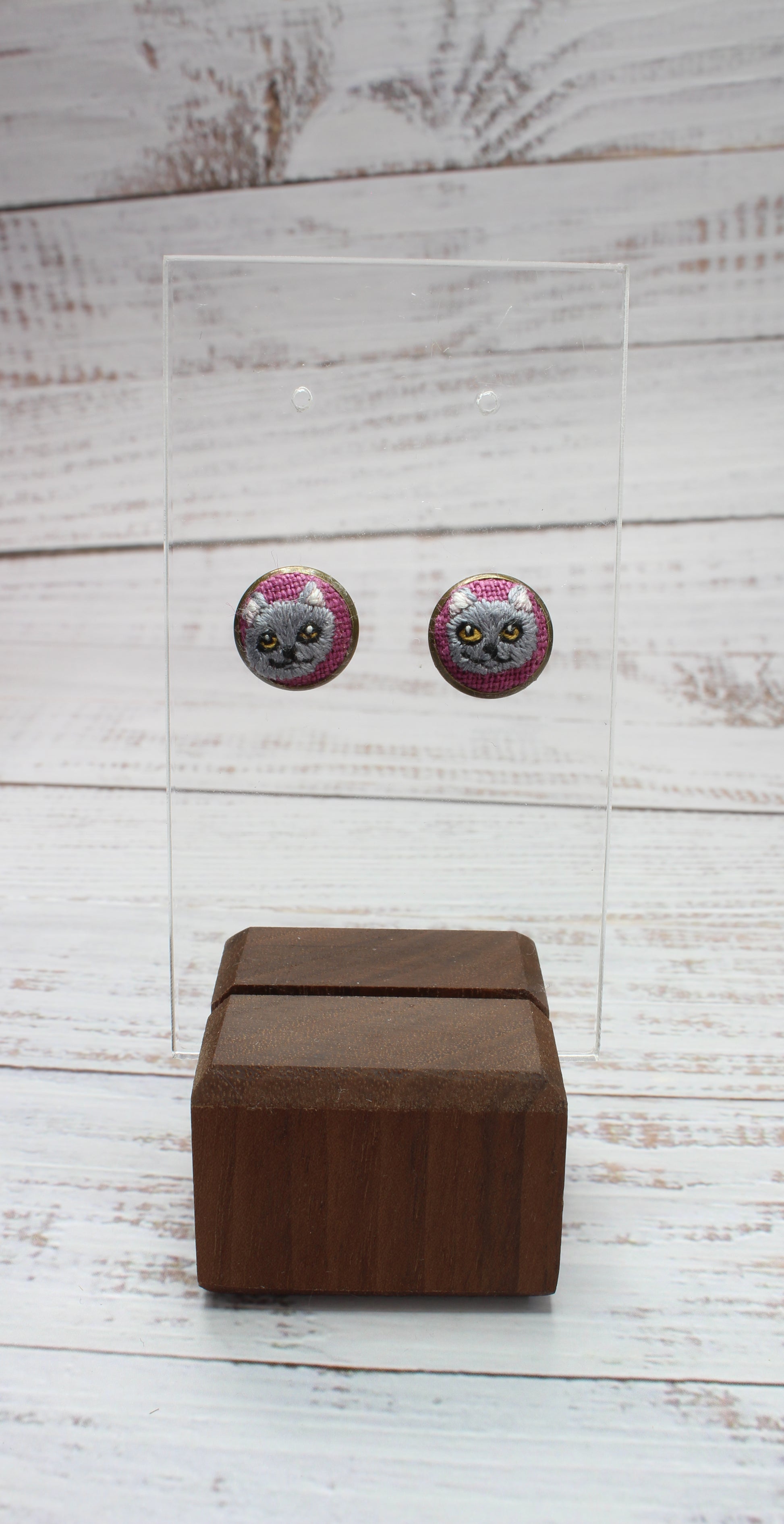 Embroidery Gray Cat Studs
