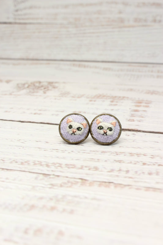 Embroidery White Cat Studs Earrings