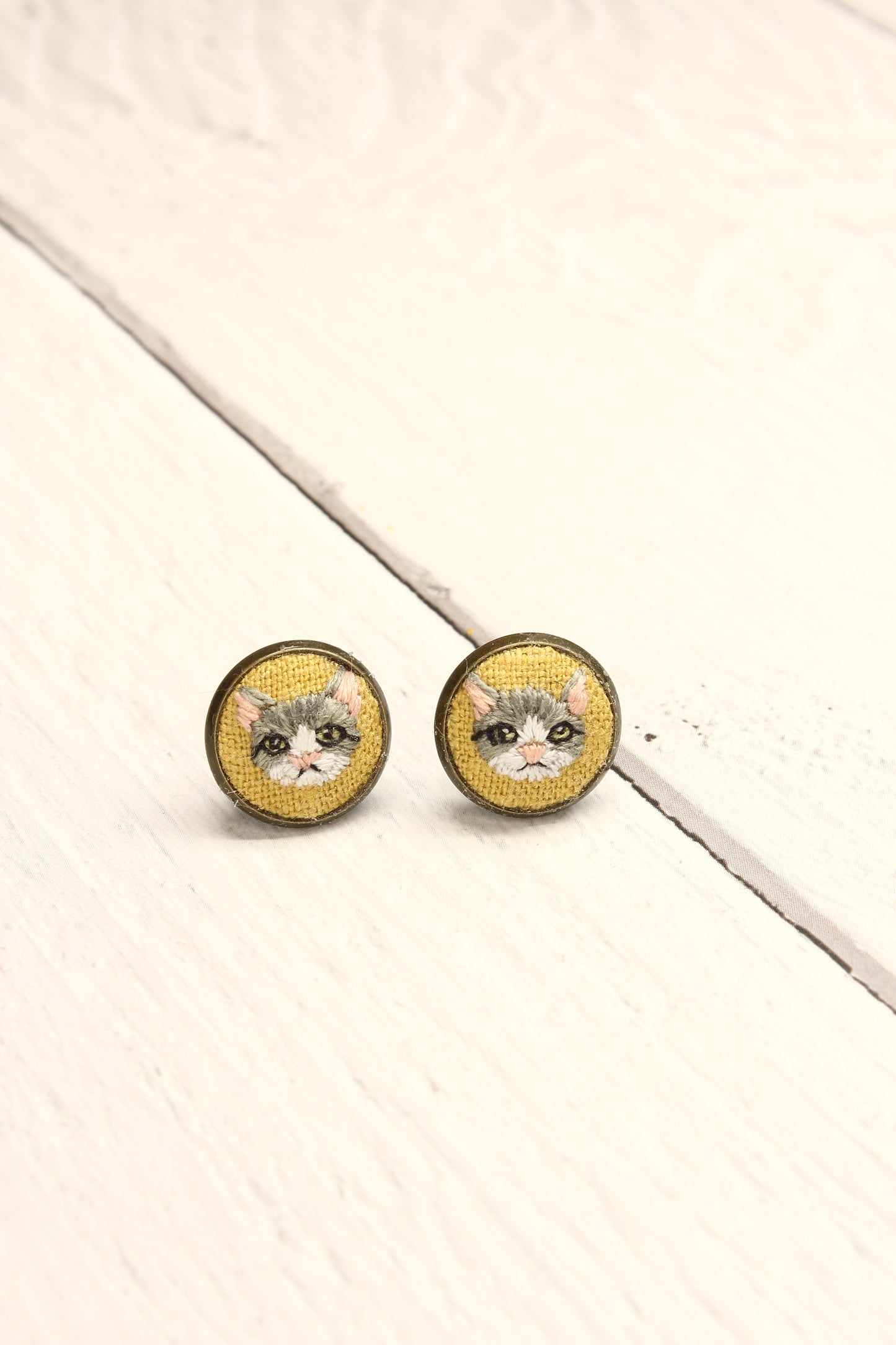 Embroidery Gray & White Cat Studs Earrings